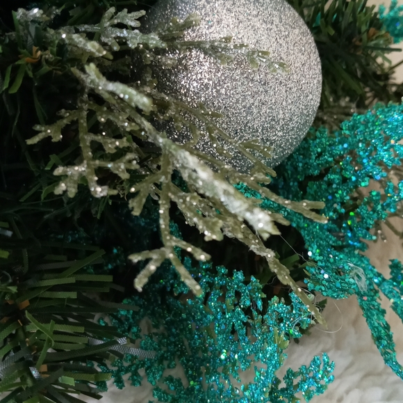 Gnome Christmas Wreath 18" Farmhouse Handmade - Picture 8 of 9